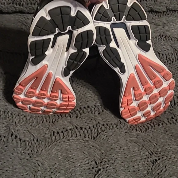 ❤️UNDER ARMOUR sneakers - Picture 7 of 8